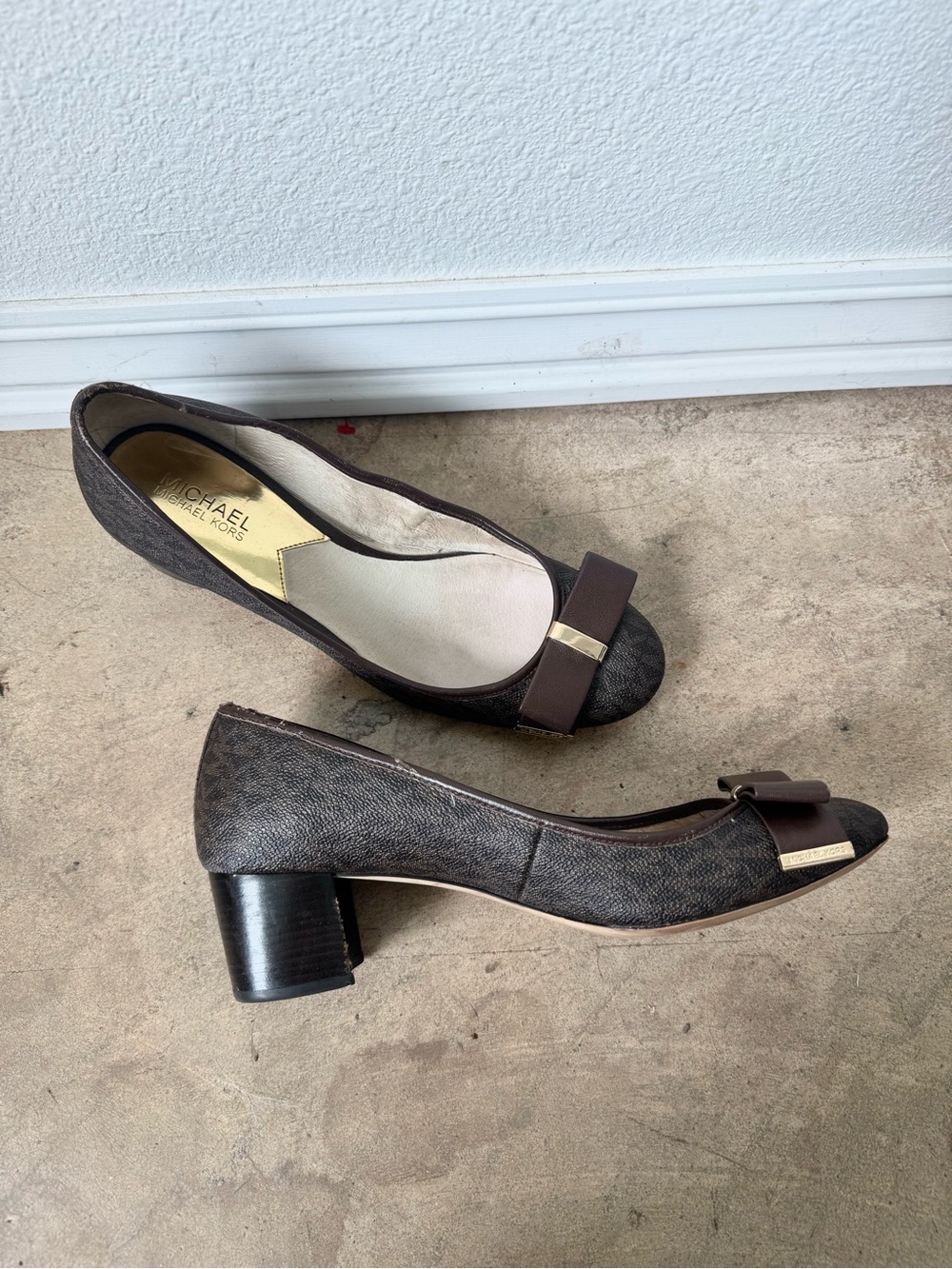 Michael Kors Brown Logo-Print Mid Heel Pumps